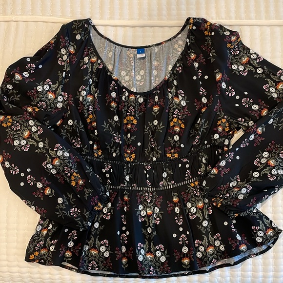 Old Navy Lace Trim Top - Picture 8 of 9